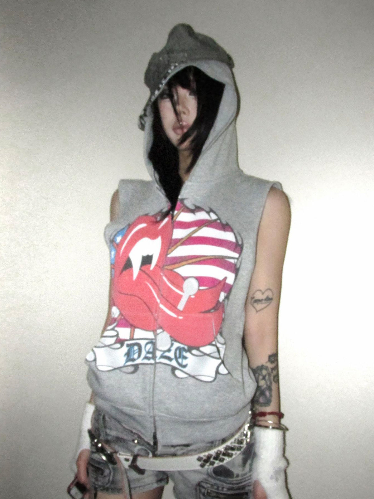 Subculture hooded vest women's summer wear spoof rolling stone tongue nail print American hot girl sleeveless top design sense