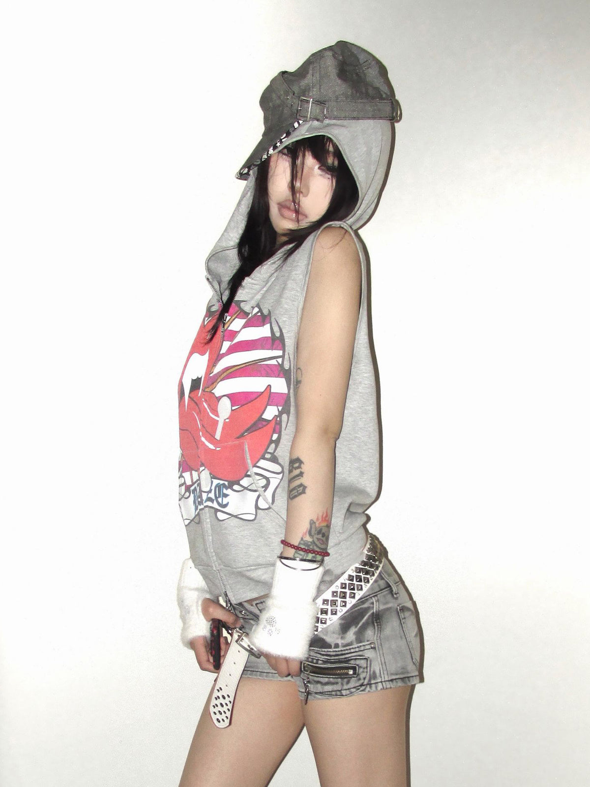 Subculture hooded vest women's summer wear spoof rolling stone tongue nail print American hot girl sleeveless top design sense