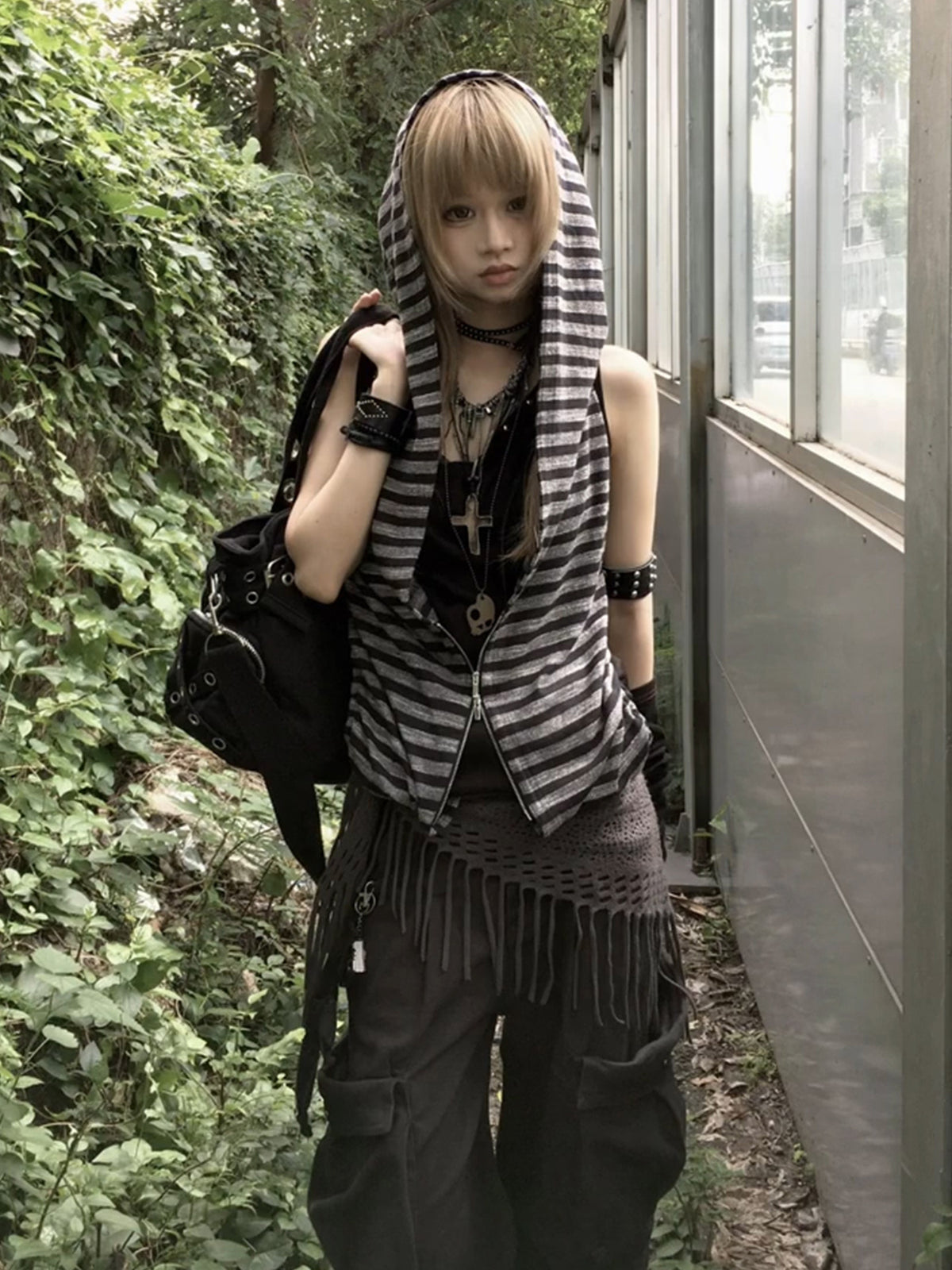 Subculture striped hooded tank top for women, new summer versatile looks, fake two-piece sleeveless top with a swaying collar, visual style