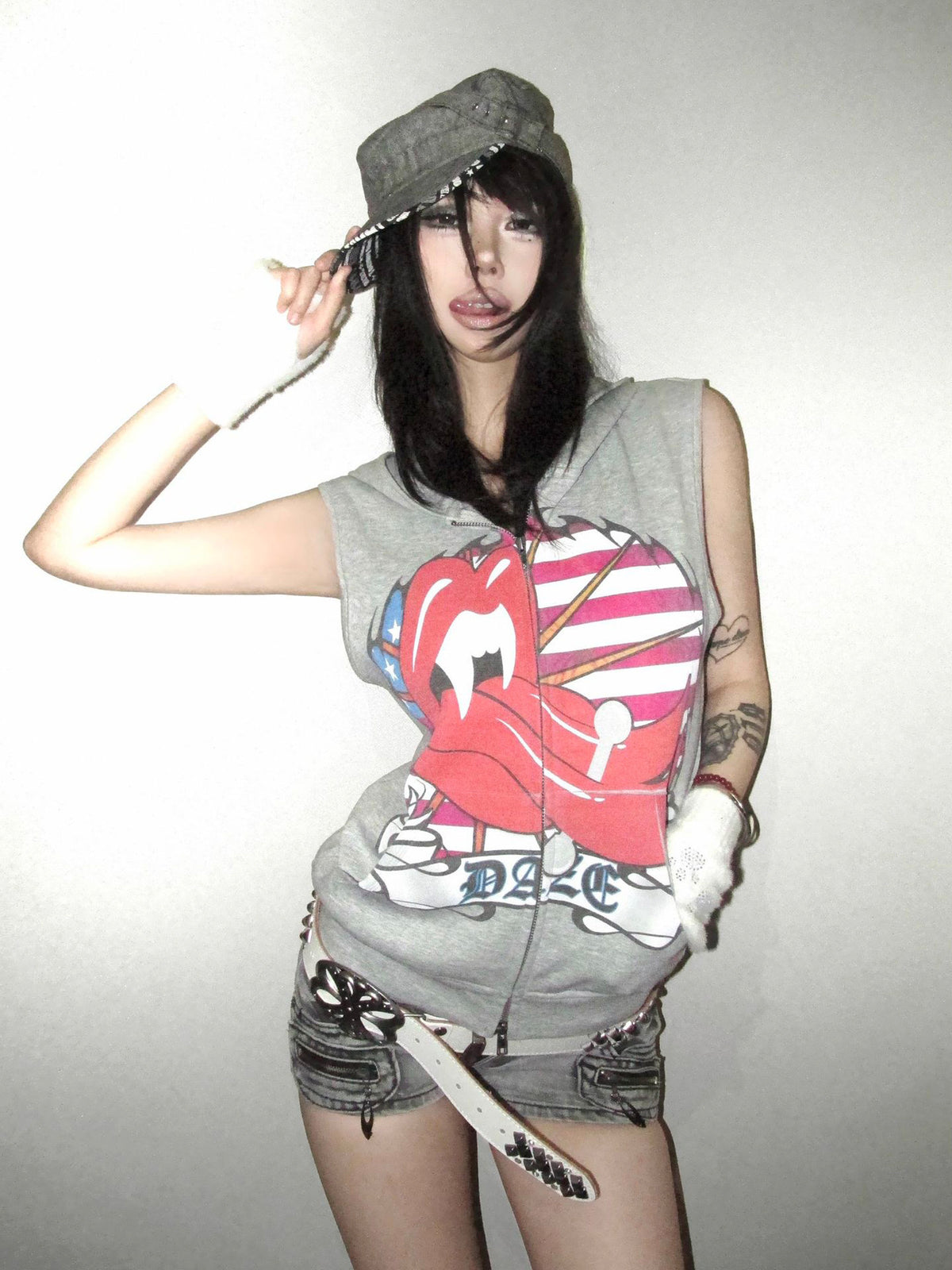 Subculture hooded vest women's summer wear spoof rolling stone tongue nail print American hot girl sleeveless top design sense