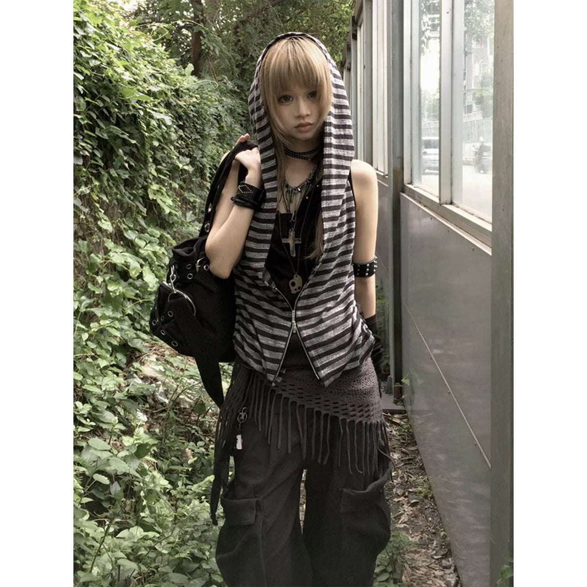 Subculture striped hooded tank top for women, new summer versatile looks, fake two-piece sleeveless top with a swaying collar, visual style