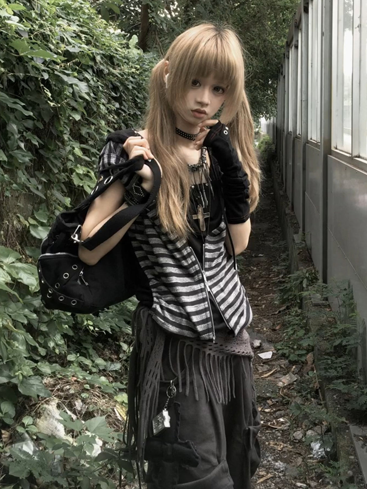 Subculture striped hooded tank top for women, new summer versatile looks, fake two-piece sleeveless top with a swaying collar, visual style